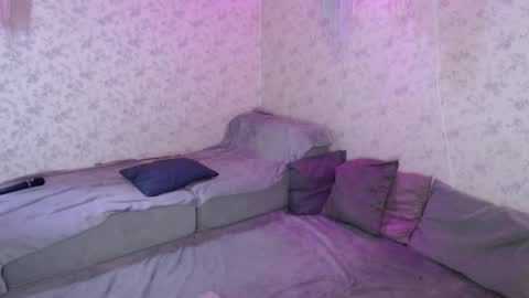 Hi im Alice 3 Im usualy online 03-10 or 17-21 UTC0 online show from 03/08/26, 01:14