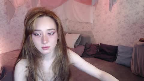 Hi im Alice 3 Im usualy online 03-10 or 17-21 UTC0 online show from 04/08/26, 04:34