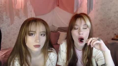 Hi im Alice 3 Im usualy online 03-10 or 17-21 UTC0 online show from 04/11/26, 02:38