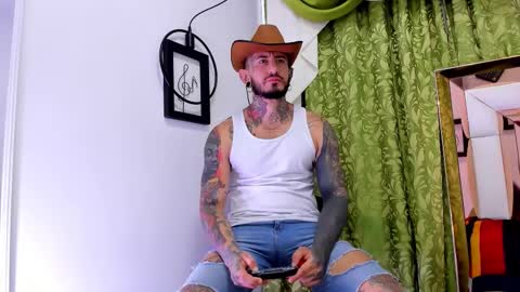 Snapshot of dilan_scootk_ chatting on 11/17/25, 11:27 dilan_scootk_ online show from 11/17/25, 11:27