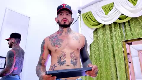 Snapshot of dilan_scootk_ chatting on 11/19/25, 07:36 dilan_scootk_ online show from 11/19/25, 07:36