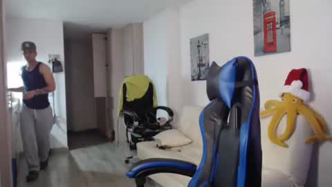 dilanxxx8888 online show from 12/17/25, 03:45