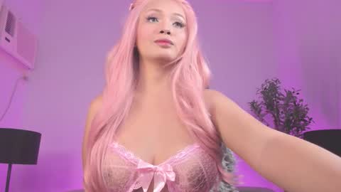 Snapshot of dillariahook chatting on 09/23/25, 08:45 LEXI X BARBIE online show from 09/23/25, 08:45