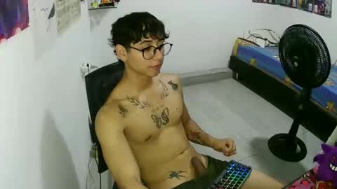 Snapshot of dillom420 chatting on 10/07/25, 04:53 dillom420 online show from 10/07/25, 04:53