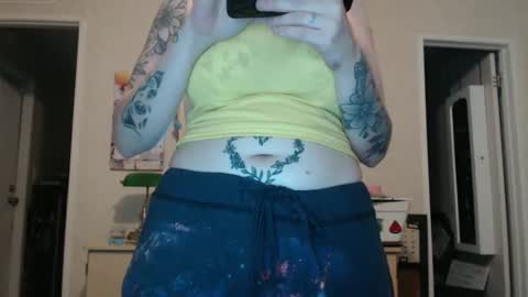 Snapshot of dimepiecexxx chatting on 12/09/24, 05:51 Sofie online show from 12/09/24, 05:51