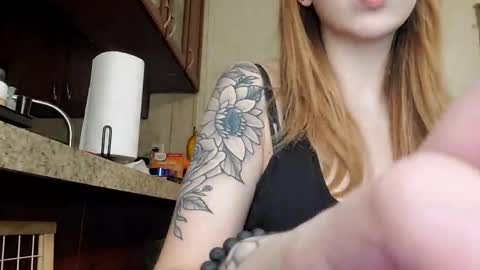 Snapshot of dimepiecexxx chatting on 01/11/25, 08:22 Sofie online show from 01/11/25, 08:22