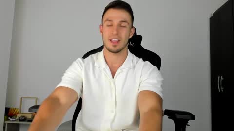 dimitricaruso online show from 03/05/25, 04:24