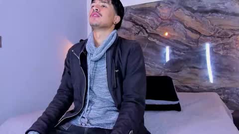Snapshot of dimitrideluxe chatting on 09/15/25, 12:05 Dimitri online show from 09/15/25, 12:05
