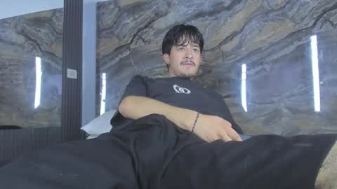 Snapshot of dimitrideluxe chatting on 10/15/25, 12:05 Dimitri online show from 10/15/25, 12:05