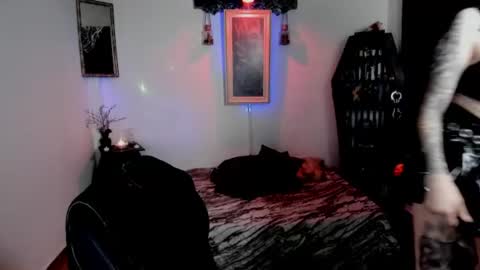 Snapshot of dimmuanddarkness chatting on 06/19/26, 10:08 dimmuanddarkness online show from 06/19/26, 10:08