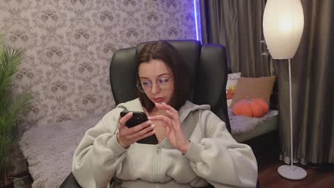 Snapshot of dinacandy chatting on 12/11/24, 02:22 dinacandy online show from 12/11/24, 02:22