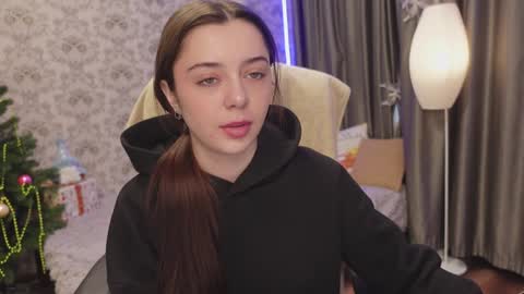 Snapshot of dinacandy chatting on 12/13/24, 11:13 dinacandy online show from 12/13/24, 11:13