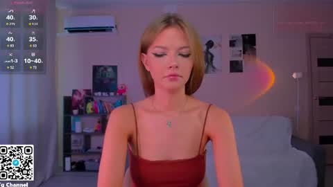 Snapshot of dindin_ chatting on 06/13/26, 06:22 Jessie online show from 06/13/26, 06:22