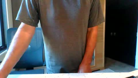 dinger524678 online show from 10/31/25, 05:03