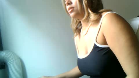 diosadeluniverso_ online show from 10/15/25, 01:00