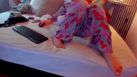 Snapshot of diosaelchat chatting on 11/17/25, 03:34 diosaelchat online show from 11/17/25, 03:34