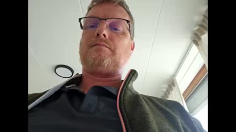 Snapshot of dirkkie1975 chatting on 04/17/26, 12:19 dirkkie1975 online show from 04/17/26, 12:19