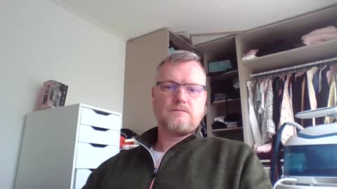 Snapshot of dirkkie1975 chatting on 05/12/26, 06:43 dirkkie1975 online show from 05/12/26, 06:43