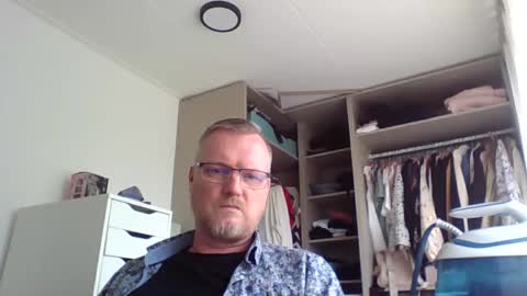 Snapshot of dirkkie1975 chatting on 05/15/26, 09:38 dirkkie1975 online show from 05/15/26, 09:38