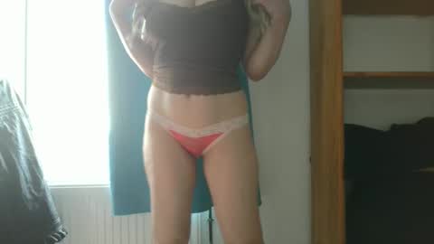 Snapshot of dirrty_girl_ chatting on 09/21/25, 10:39 Shelly online show from 09/21/25, 10:39