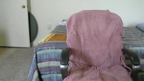 Dee online show from 03/31/26, 04:40