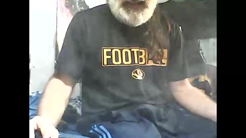 Snapshot of dirtmcgirt82 chatting on 01/05/25, 04:04 dirtmcgirt82 online show from 01/05/25, 04:04