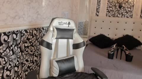 Violet online show from 01/21/25, 08:32