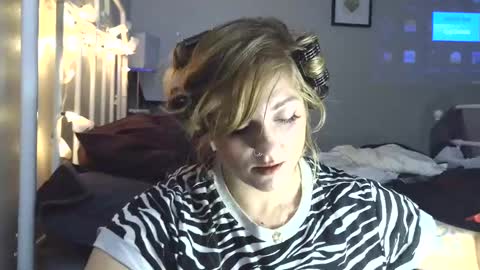 Snapshot of dirtydaisy1998 chatting on 12/31/24, 04:04 Daisy Wylde online show from 12/31/24, 04:04