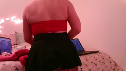 Snapshot of dirtydaisy1998 chatting on 01/28/25, 08:36 Daisy Wylde online show from 01/28/25, 08:36