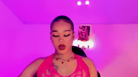 Naomy  online show from 11/18/25, 02:54