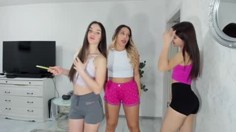 Gyna    Josie    online show from 02/11/26, 12:26