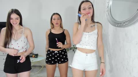 Gyna    Josie    online show from 02/15/26, 01:57