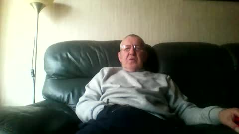 Snapshot of discovery63 chatting on 04/17/26, 12:30 discovery63 online show from 04/17/26, 12:30