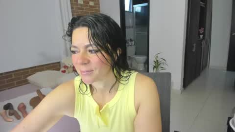 Snapshot of disneey2888 chatting on 06/25/26, 11:59 disneey2888 online show from 06/25/26, 11:59
