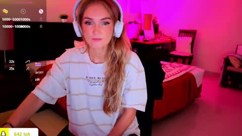 Snapshot of disney__princess chatting on 09/21/25, 06:04 JASMINE online show from 09/21/25, 06:04