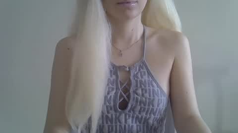 Snapshot of ditamilton chatting on 02/04/25, 10:10 DitaMilton online show from 02/04/25, 10:10