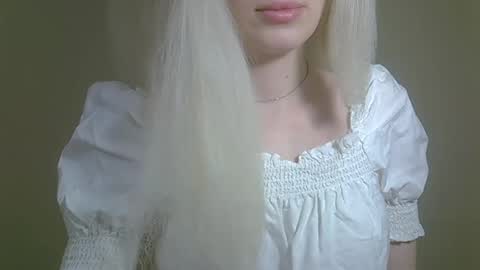 DitaMilton online show from 10/28/25, 08:33