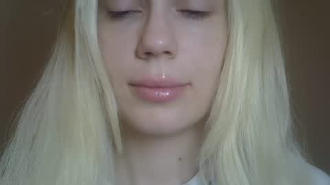 DitaMilton online show from 04/22/26, 08:43