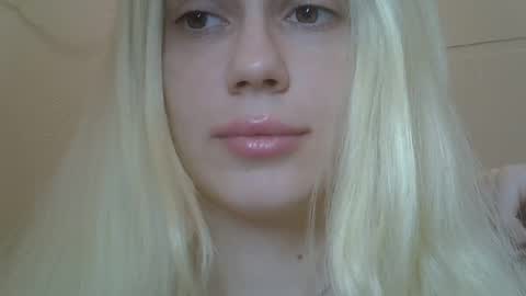 Snapshot of ditamilton chatting on 04/25/26, 07:00 DitaMilton online show from 04/25/26, 07:00