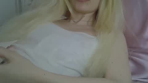Snapshot of ditamilton chatting on 05/11/26, 01:06 DitaMilton online show from 05/11/26, 01:06