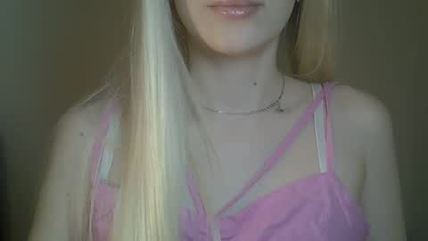 Snapshot of ditamilton chatting on 05/14/26, 08:04 DitaMilton online show from 05/14/26, 08:04