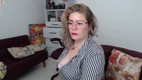 Snapshot of diva_milf chatting on 12/29/24, 01:56 Diva online show from 12/29/24, 01:56