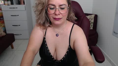 Snapshot of diva_milf chatting on 01/04/25, 12:05 Diva online show from 01/04/25, 12:05
