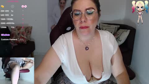Snapshot of diva_milf chatting on 01/10/25, 02:14 Diva online show from 01/10/25, 02:14