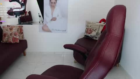 Snapshot of diva_milf chatting on 01/14/25, 11:48 Diva online show from 01/14/25, 11:48