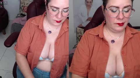 Snapshot of diva_milf chatting on 02/09/25, 01:11 Diva online show from 02/09/25, 01:11