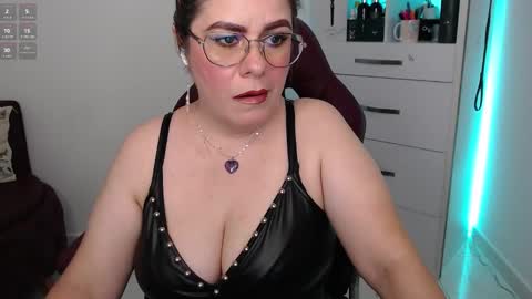 Snapshot of diva_milf chatting on 02/20/25, 10:59 Diva online show from 02/20/25, 10:59