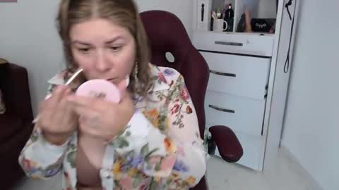 Snapshot of diva_milf chatting on 02/25/25, 10:29 Diva online show from 02/25/25, 10:29