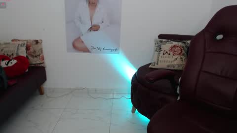Snapshot of diva_milf chatting on 03/04/25, 12:07 Diva online show from 03/04/25, 12:07
