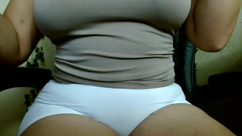 Snapshot of divadirty chatting on 01/05/25, 01:04 Mari online show from 01/05/25, 01:04